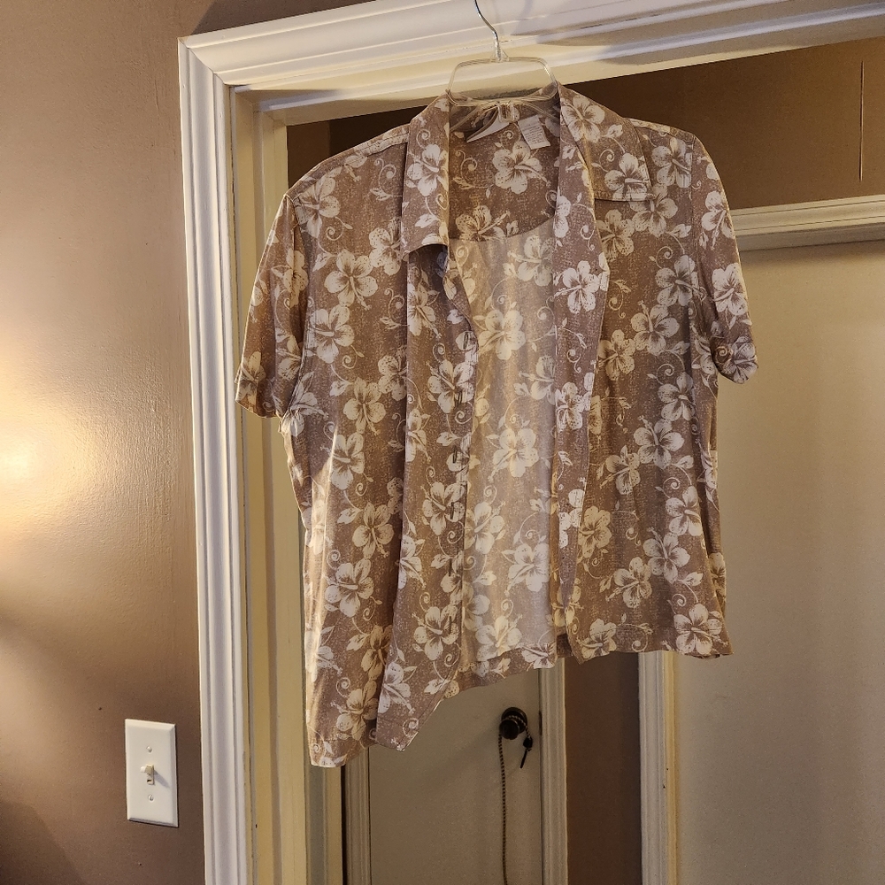 Hawaiian print button up